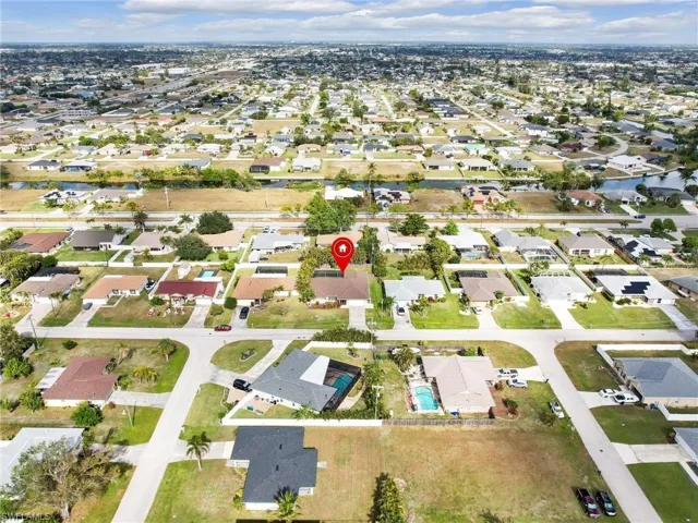 Birds eye view of property with a residential view