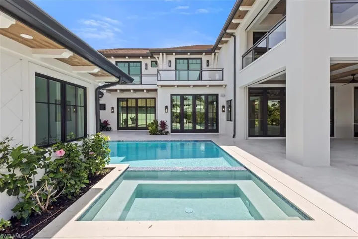 1707  3rd S ST, Naples, FL 34102