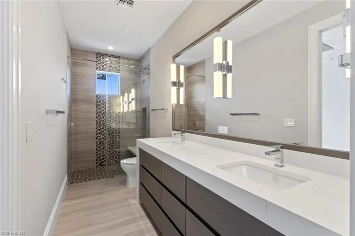 1707  3rd S ST, Naples, FL 34102