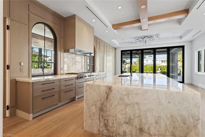 1707  3rd S ST, Naples, FL 34102