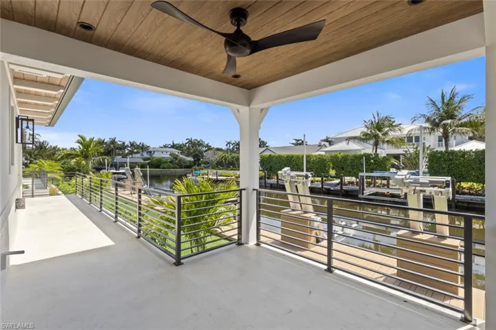 1707  3rd S ST, Naples, FL 34102