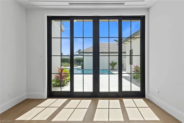 1707  3rd S ST, Naples, FL 34102