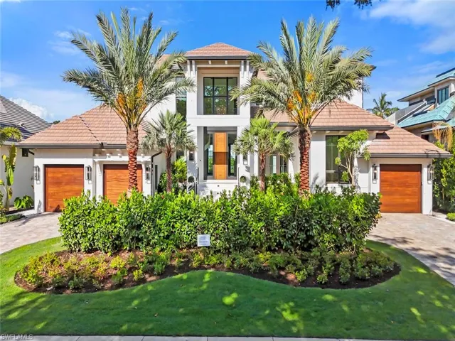 1707  3rd S ST, Naples, FL 34102