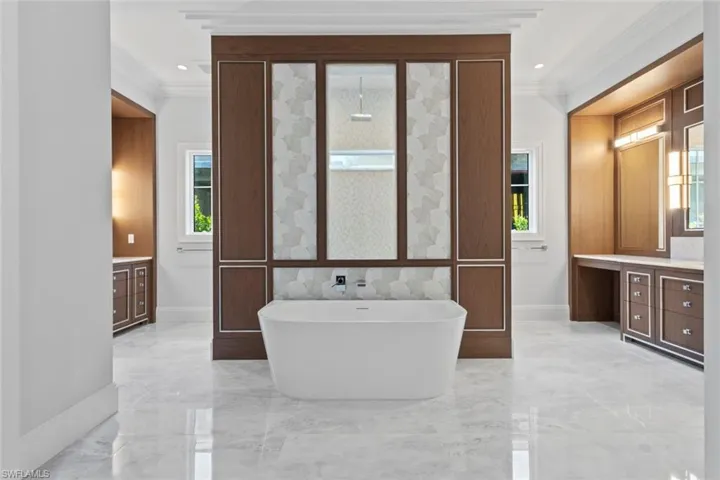 1707  3rd S ST, Naples, FL 34102