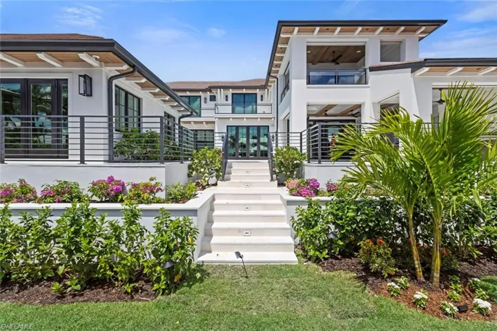 1707  3rd S ST, Naples, FL 34102