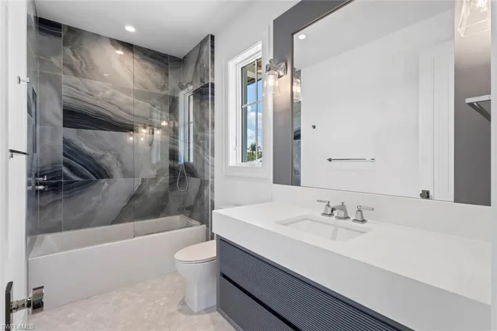 1707  3rd S ST, Naples, FL 34102