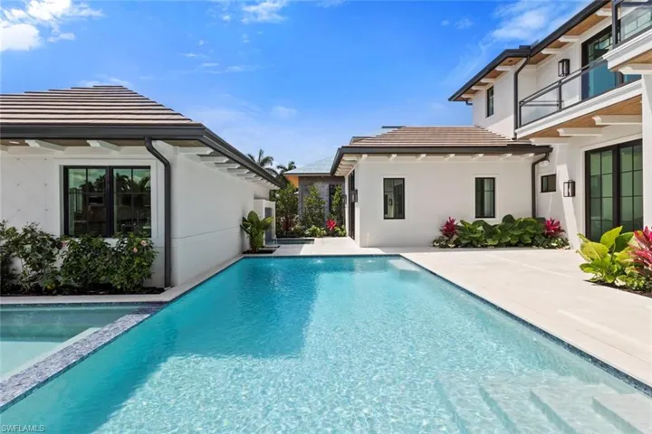 1707  3rd S ST, Naples, FL 34102