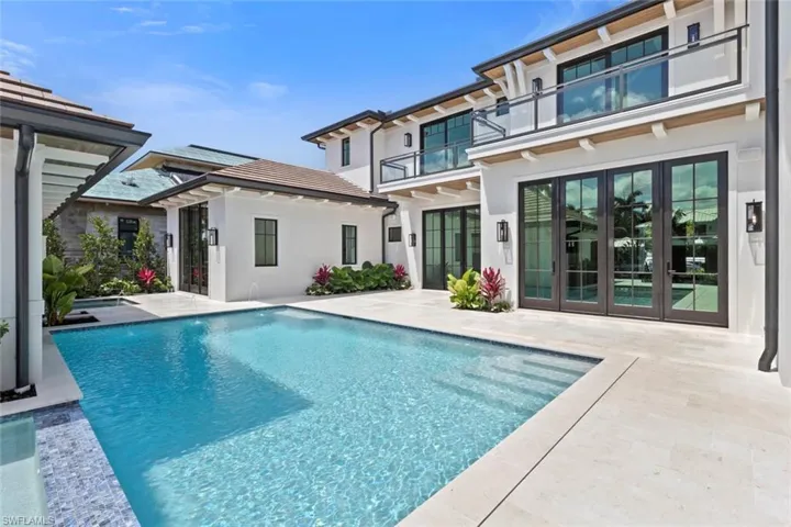 1707  3rd S ST, Naples, FL 34102