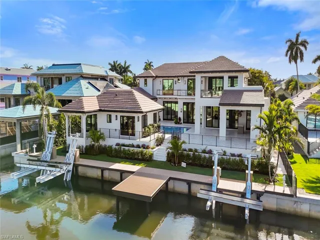 1707  3rd S ST, Naples, FL 34102