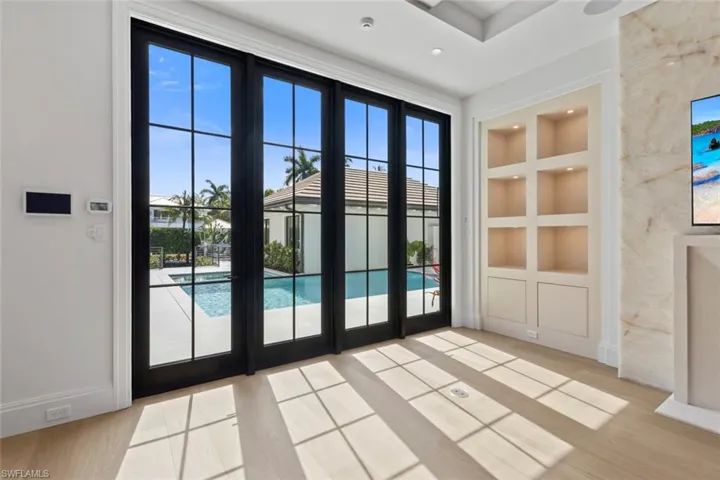1707  3rd S ST, Naples, FL 34102