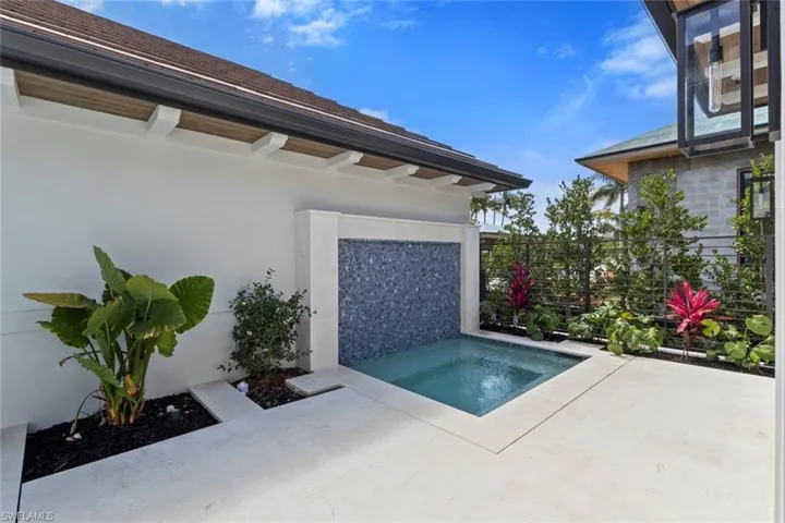 1707  3rd S ST, Naples, FL 34102