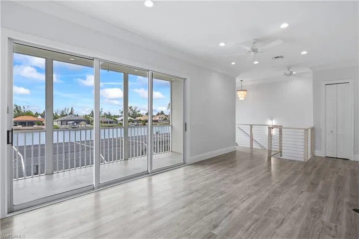 Take in wide, intersecting canal views from your private second-story balcony—an ideal spot for morning coffee or sunset unwinding.