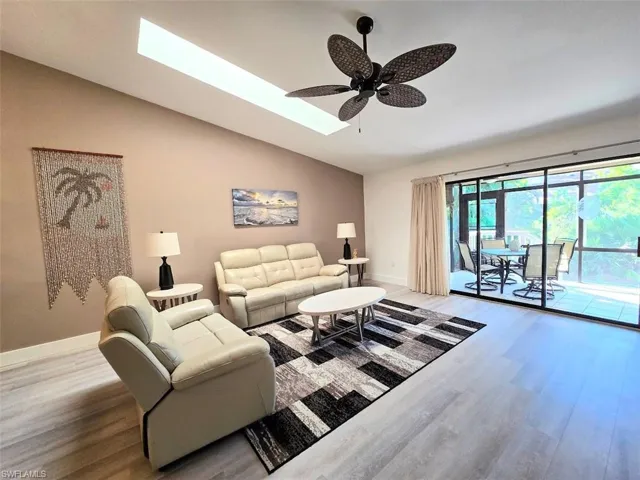 Greatroom w/Sliders to Lanai