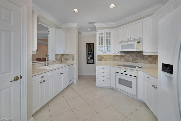 Open wall to converse with guests in living room.