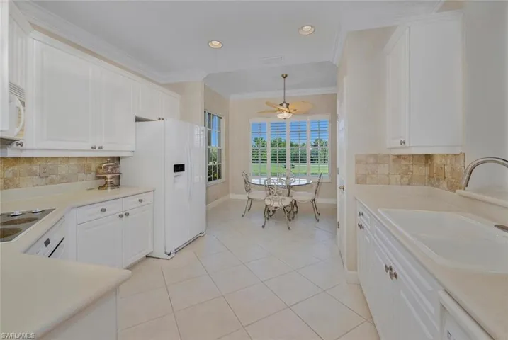 Kitchen to breakfast room offers wonderful lit areas!