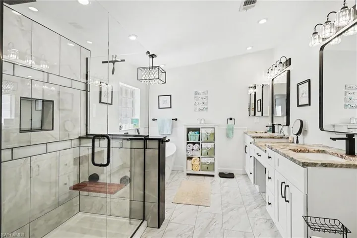 17550 Canal Cove Ct, Fort Myers Beach, Florida 33931