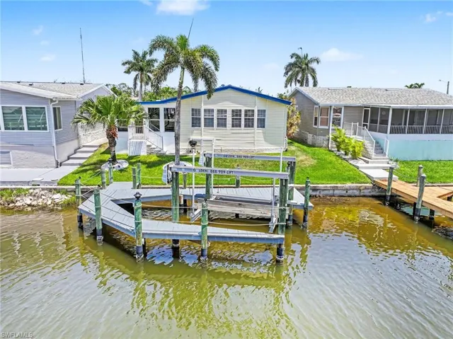 17550 Canal Cove Ct, Fort Myers Beach, Florida 33931