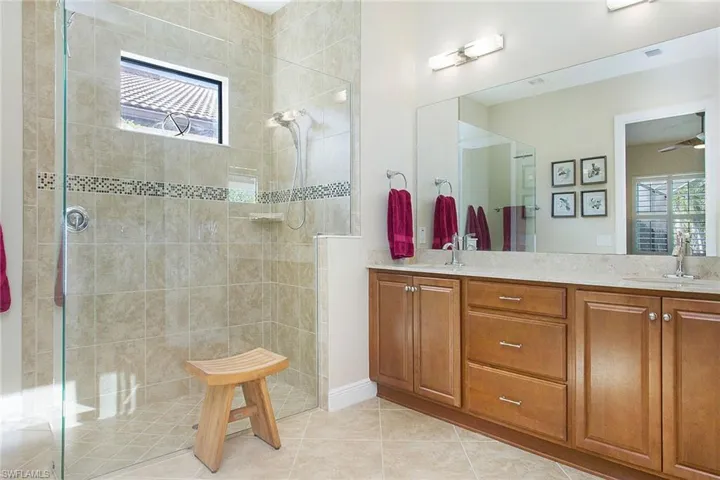 1382  Petone  CT, Naples, FL 34113