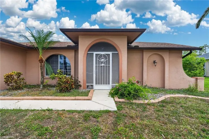 6731  Eagle Tree  CT, North Fort Myers, FL 33917