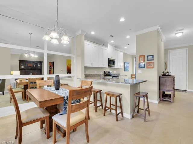 Dining Area & Kitchen