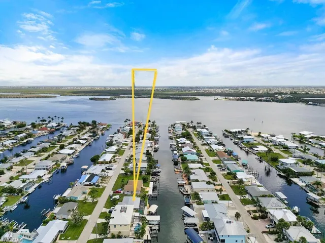 2821 Bruce St, Matlacha, Florida 33993