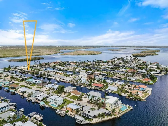2821 Bruce St, Matlacha, Florida 33993