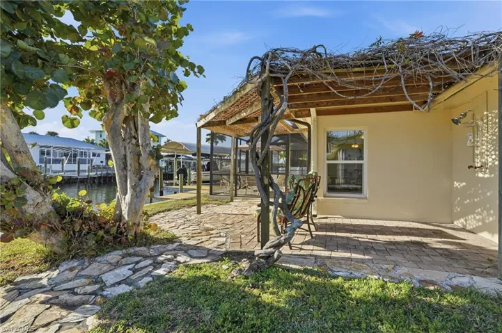 2821 Bruce St, Matlacha, Florida 33993