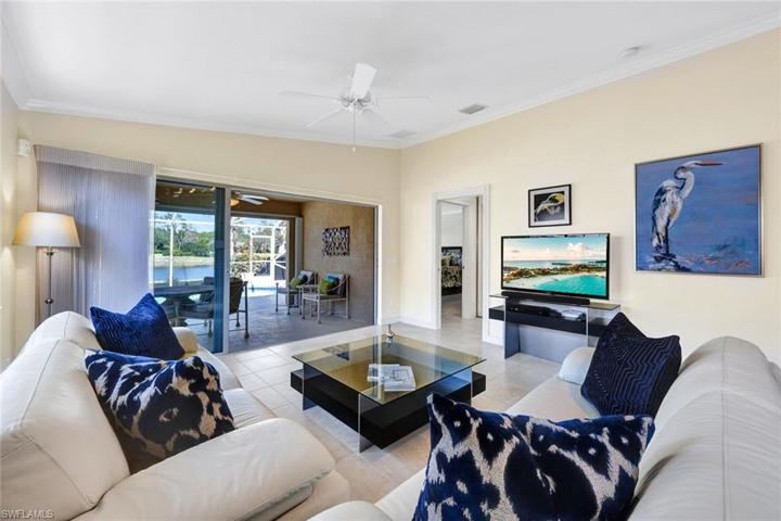 Stunning Lake views as you relax