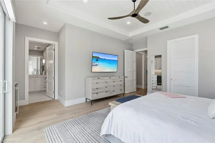 888 10th Ave S, Naples, Florida 34102