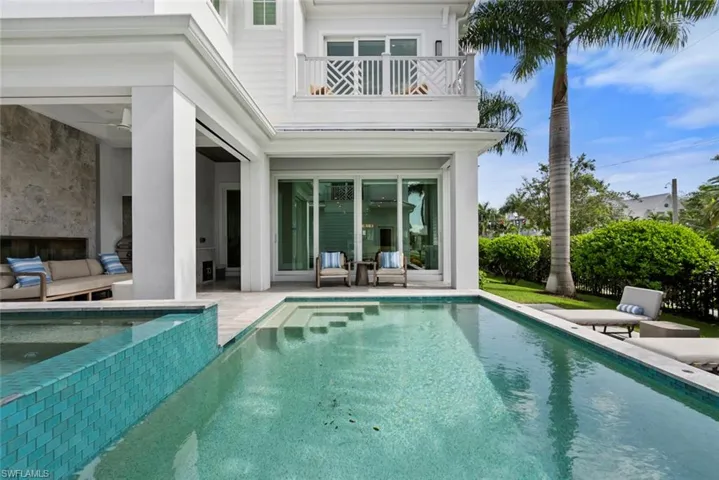 888 10th Ave S, Naples, Florida 34102