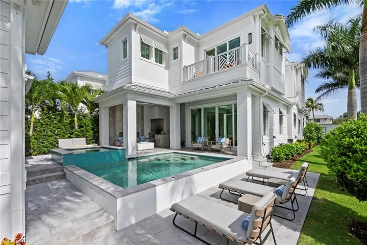 888 10th Ave S, Naples, Florida 34102