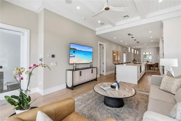 888 10th Ave S, Naples, Florida 34102