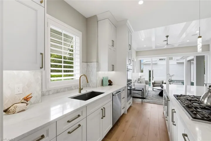 888 10th Ave S, Naples, Florida 34102
