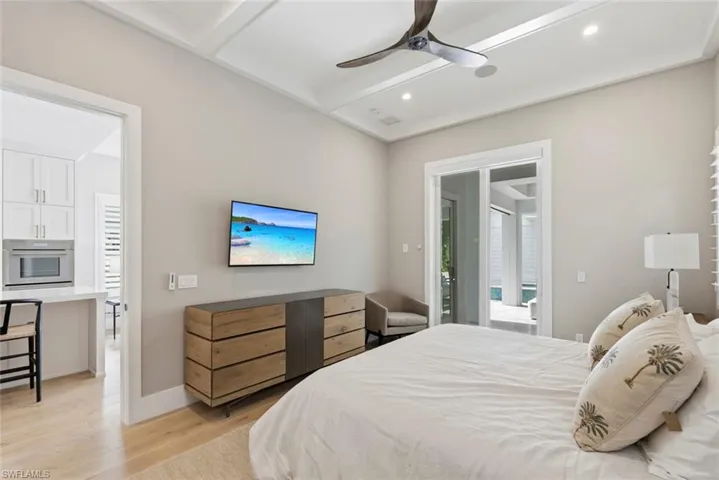 888 10th Ave S, Naples, Florida 34102