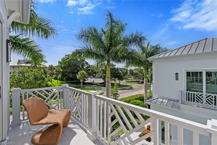 888 10th Ave S, Naples, Florida 34102