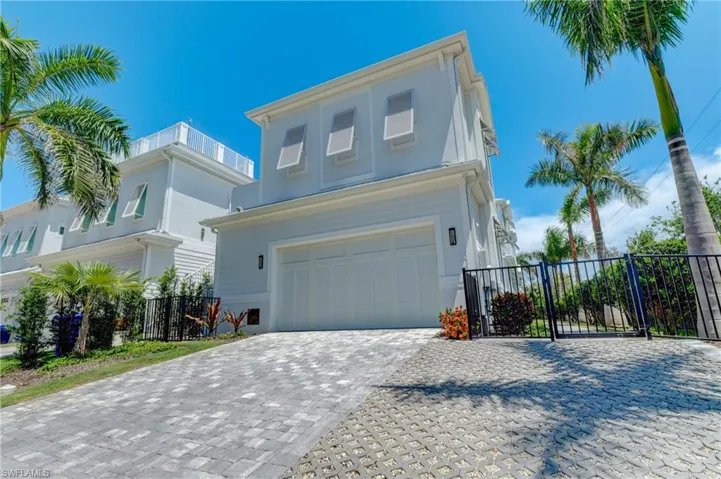 888 10th Ave S, Naples, Florida 34102
