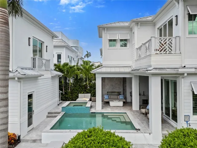 888 10th Ave S, Naples, Florida 34102