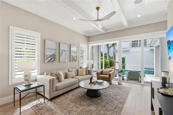 888 10th Ave S, Naples, Florida 34102