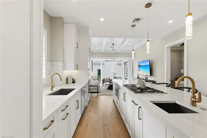 888 10th Ave S, Naples, Florida 34102