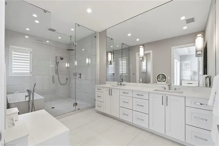 888 10th Ave S, Naples, Florida 34102