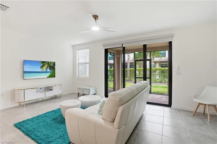 1516 Fells Cove Ln, Cape Coral, Florida 33909