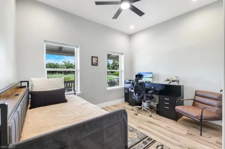 4ht bedroom or office