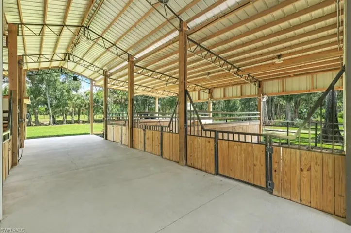 luxury horse stalls