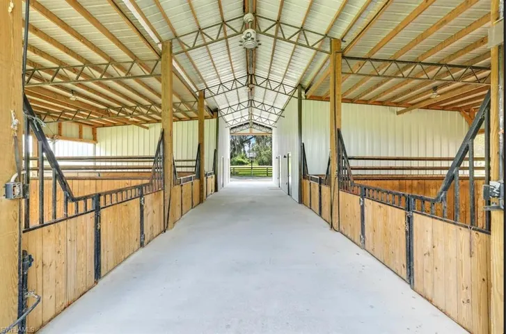 luxury horse stalls