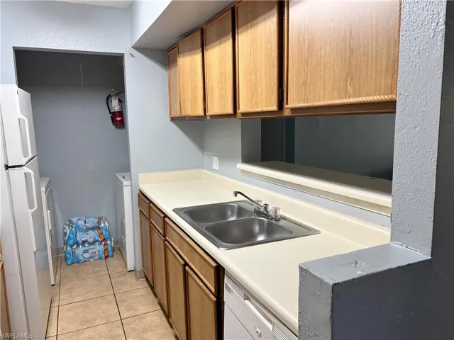 2875  Winkler  AVE, Fort Myers, FL 33916