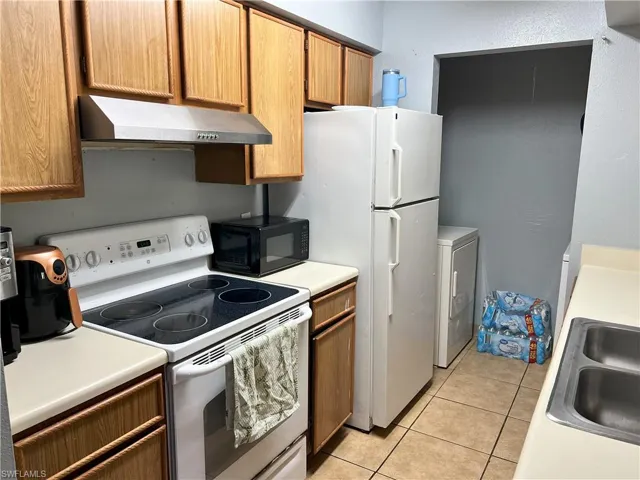 2875  Winkler  AVE, Fort Myers, FL 33916