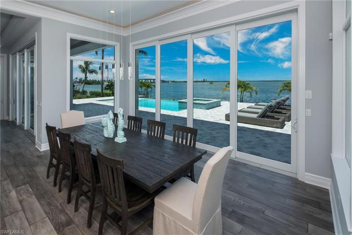 Sister Property Dining Room