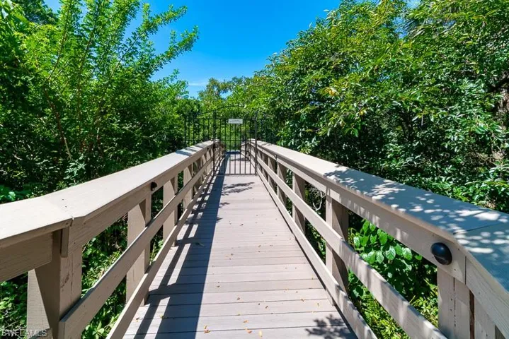 St Tropez private path to the "berm" for convenient beach access!