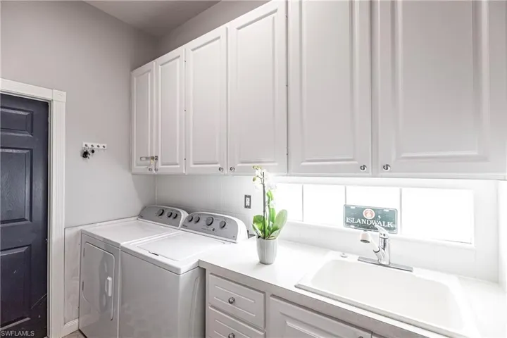 4013  Trinidad  WAY, Naples, FL 34119