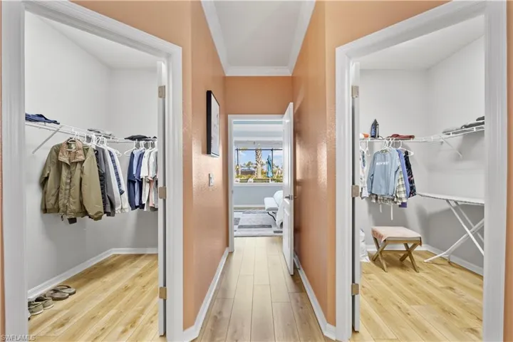 Primary suite w/matching walk-in closets